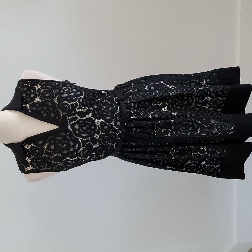 Cynthia Steffe dress  black lace Overlay fully lined size 0 new without tags